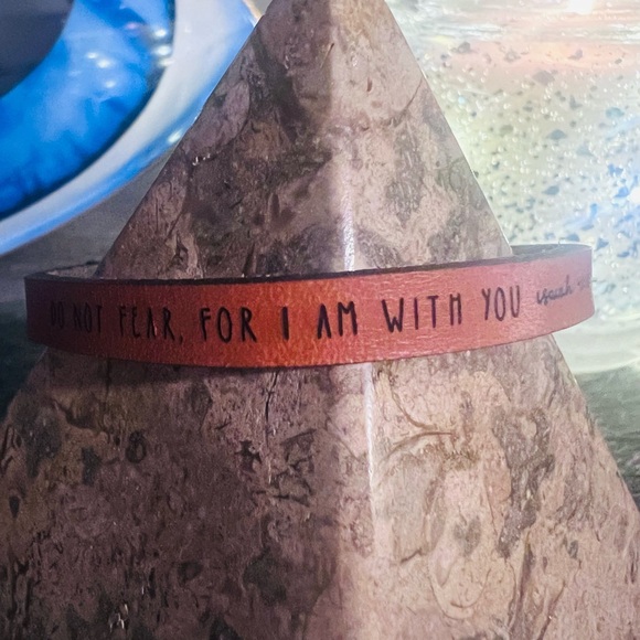 ✝️"Do not fear, for I am with you” Isaiah 41:10 Leather bracelet - Picture 2 of 10